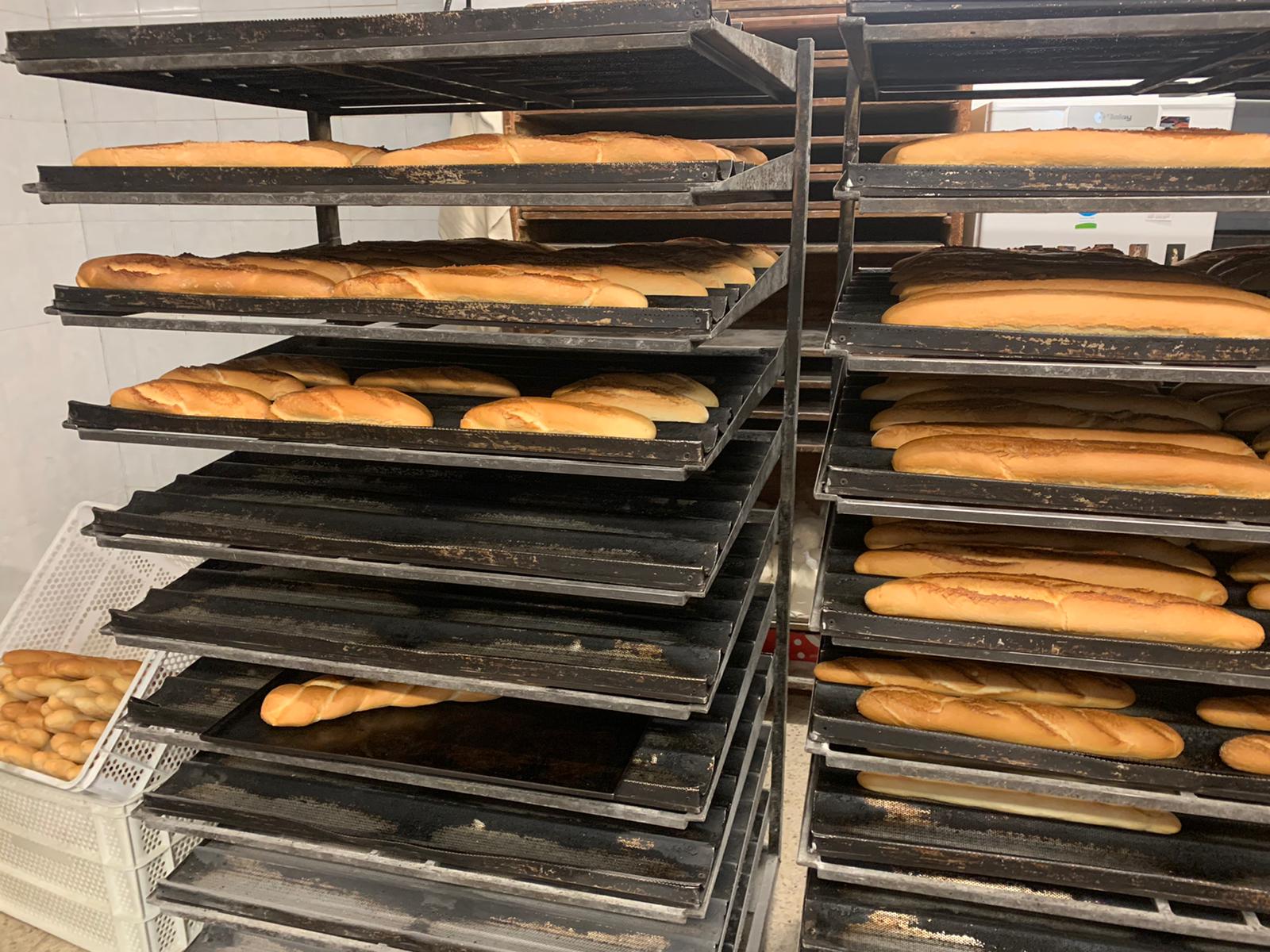 Cesta con panes variados